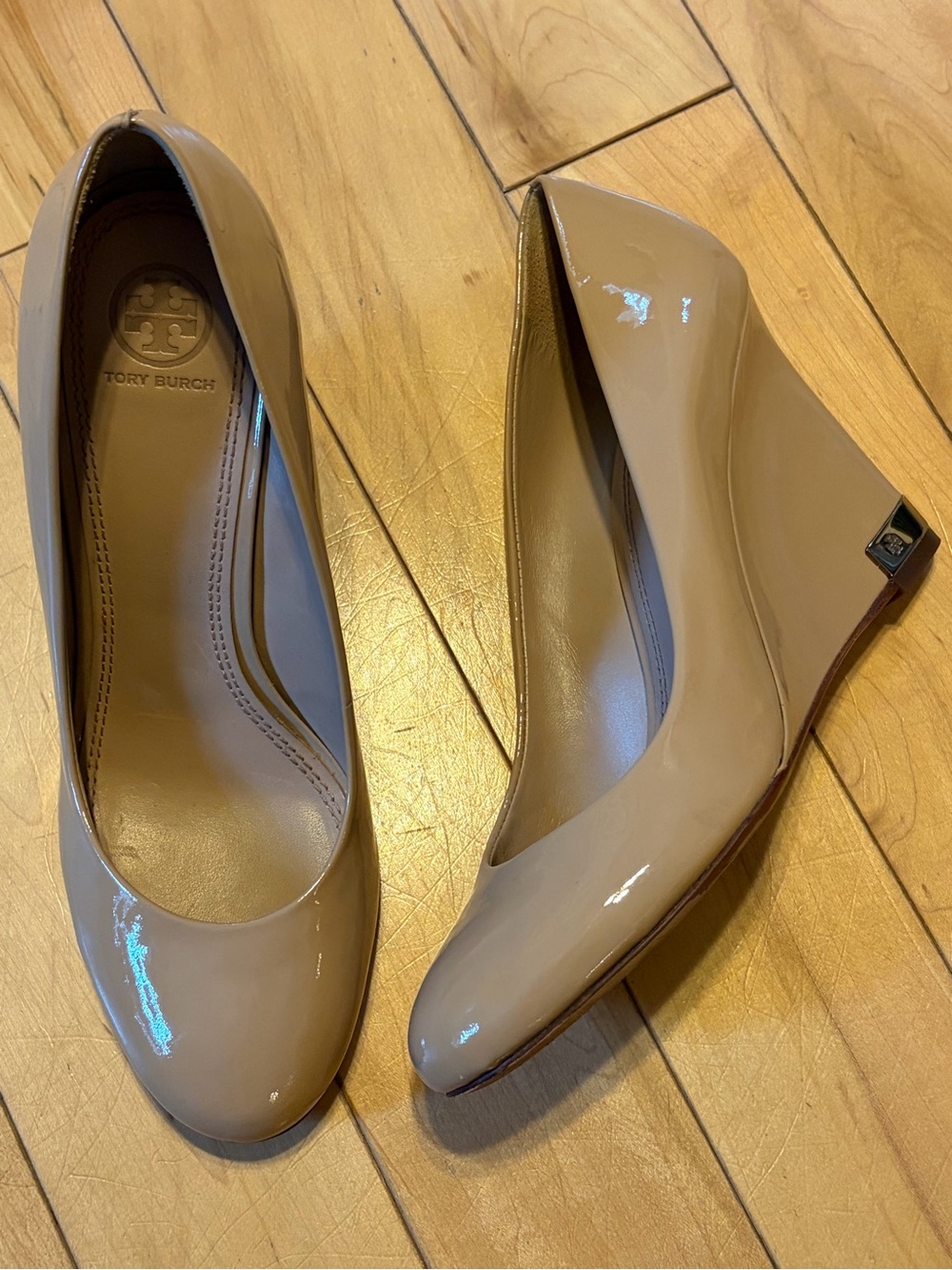 Tory Burch Astoria Nude Patent Leather Wedge Pumps size 9.5